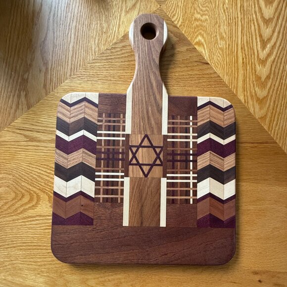 Cutting Board With Handle Mixed Hardwoods Star of David Judaica Chanukkah - Picture 1 of 6
